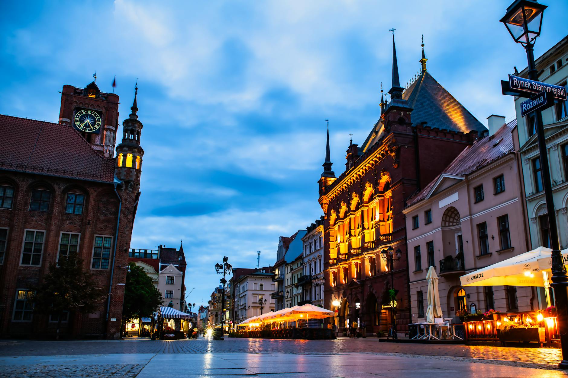 Mapa Złotowa i okolic z zaznaczonymi głównymi ośrodkami przemysłowymi i usługowymi.